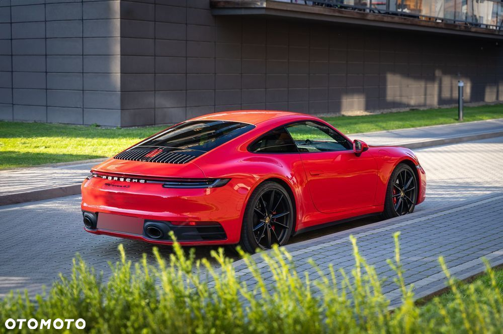 Porsche 911 Carrera 4S - 2