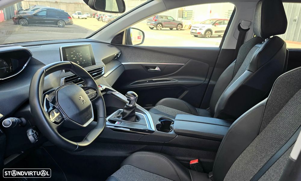 Peugeot 5008 PureTech 130 Allure — fotografia 9