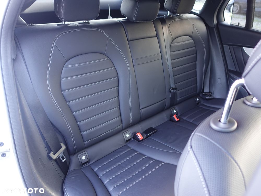 Mercedes-Benz GLC 300 de 4Matic 9G-TRONIC - 9