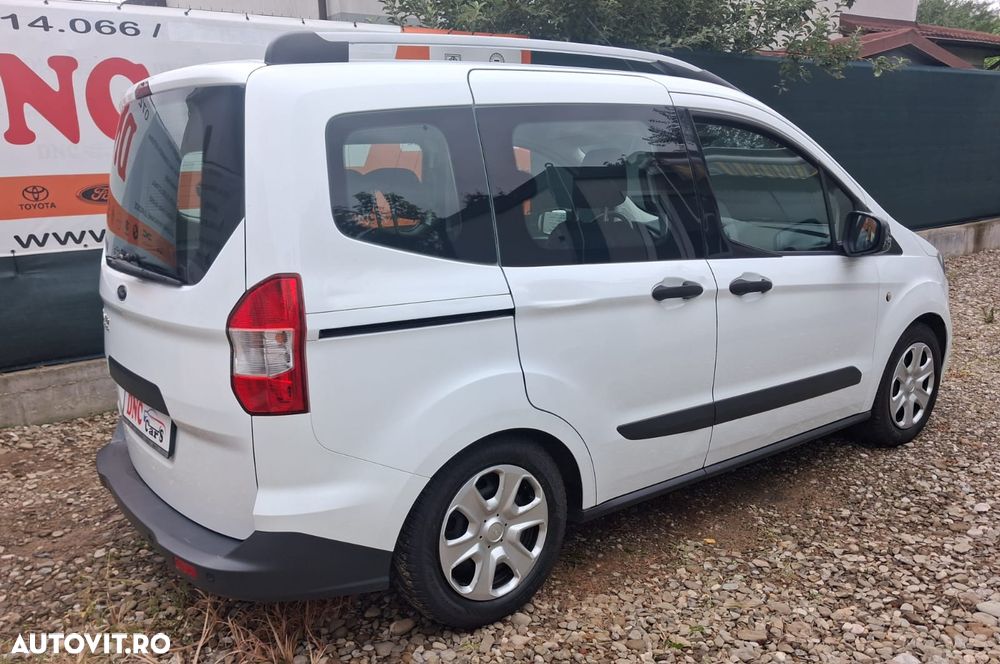 Ford Tourneo Courier 1.5 TDCi S&S Ambiente - 3