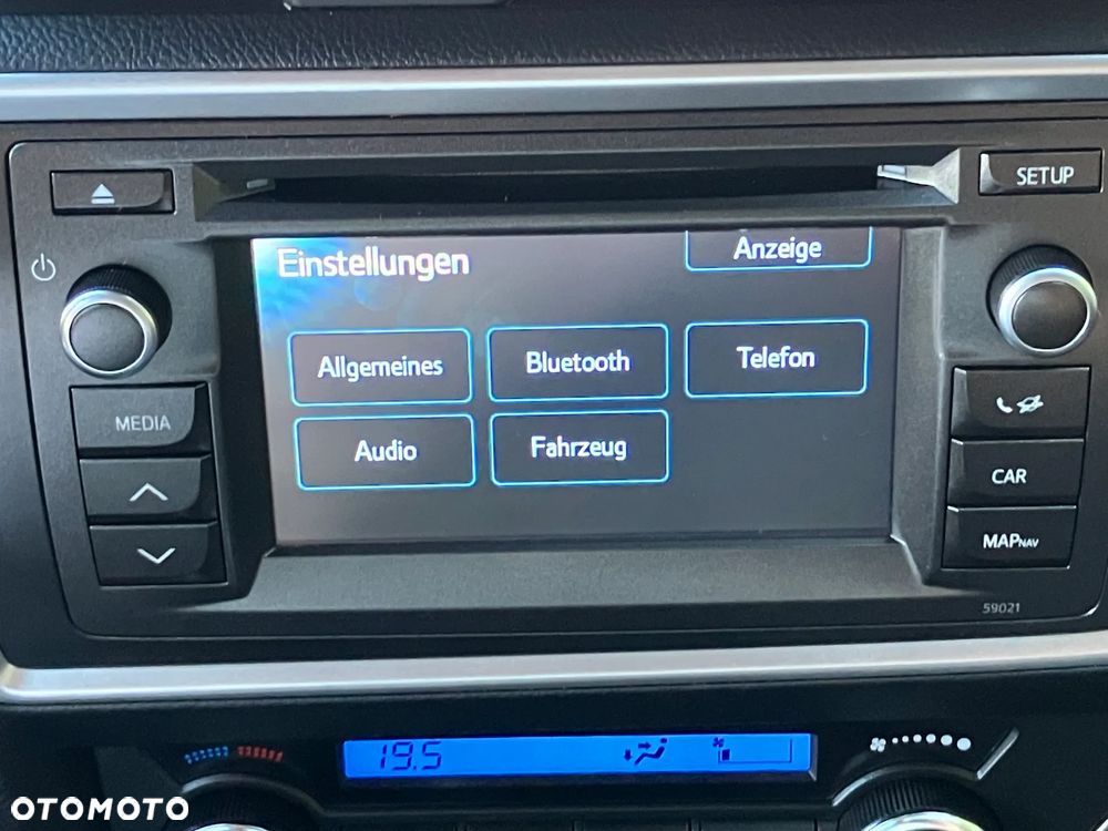 Toyota Auris 1.6 Prestige - 32