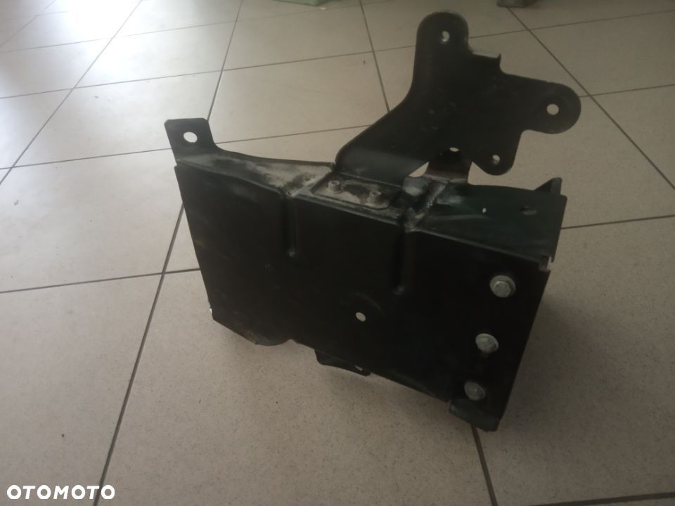 Maserati granturismo mocowanie nadkola lewe wzmocnienie - 2