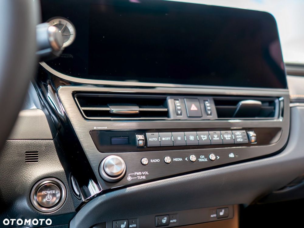 Lexus ES 300h Business Edition - 11