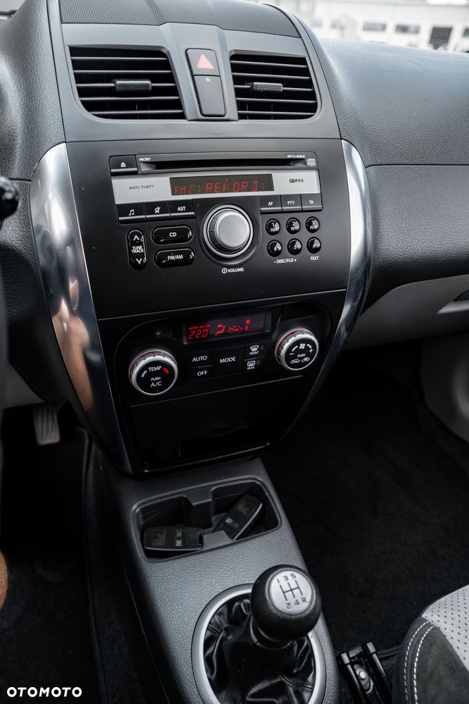 Suzuki SX4 1.6 Comfort 4WD - 30
