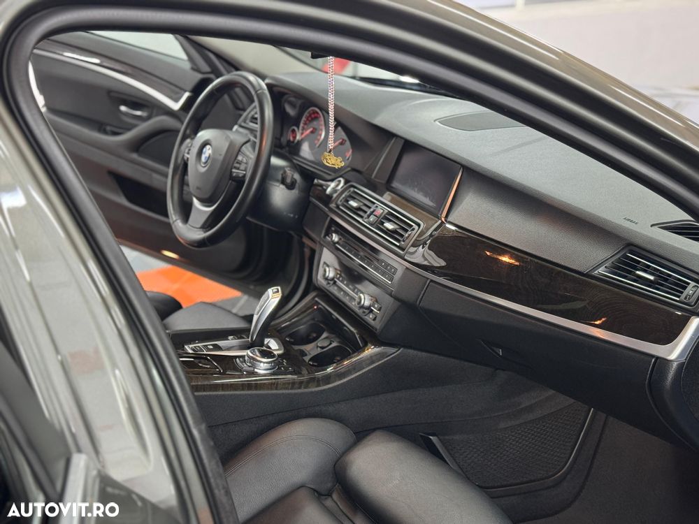 BMW Seria 5 525d Sport-Aut. Luxury Line - 12