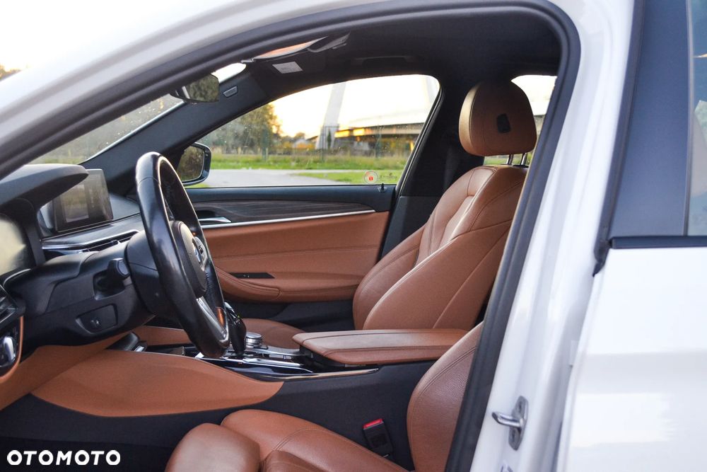 BMW Seria 5 530i xDrive M Sport sport - 22