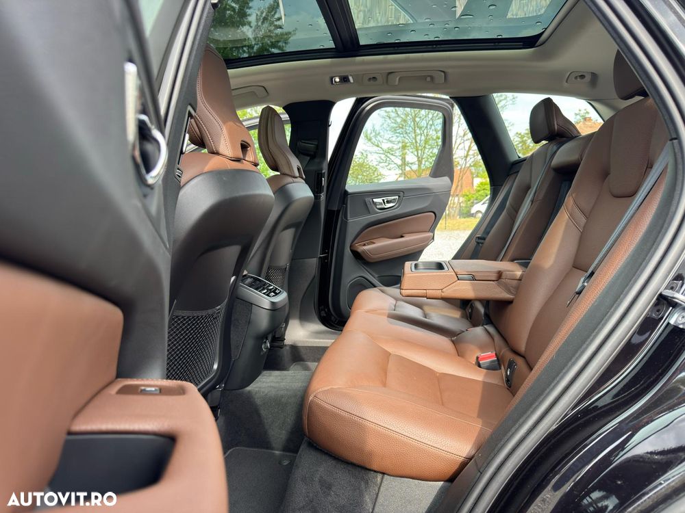 Volvo XC 60 B4 D AWD Geartronic Momentum Pro - 27