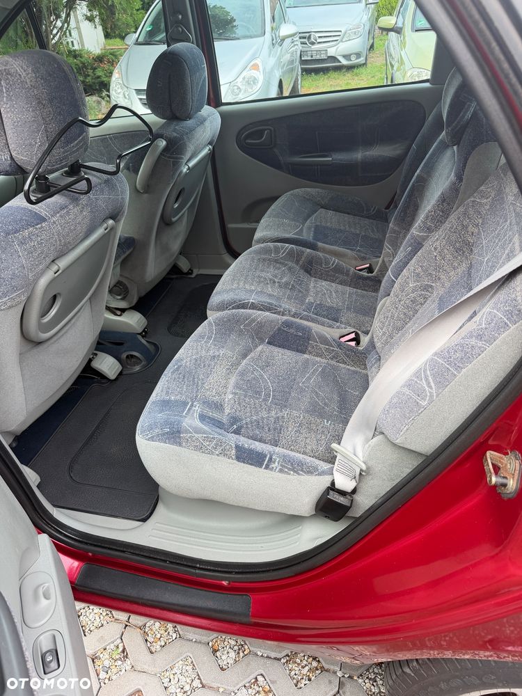 Renault Scenic 1.6 16V EXA - 11