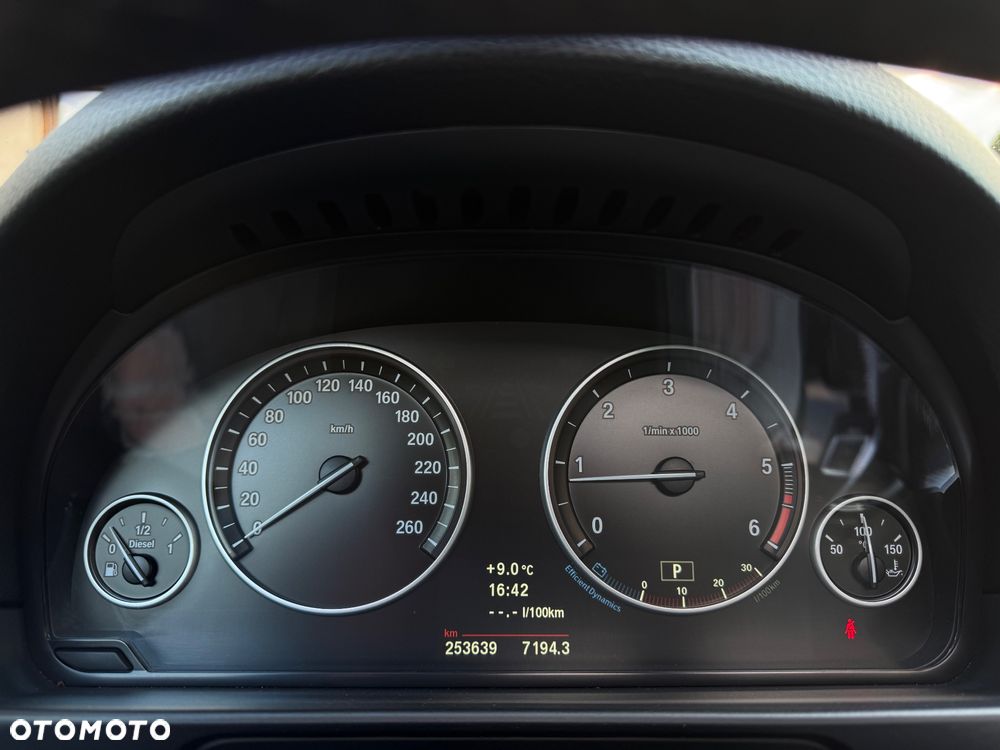 BMW Seria 5 520d - 25