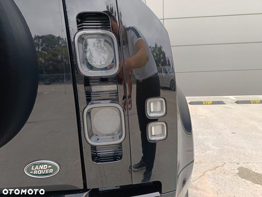 Land Rover Defender - 20
