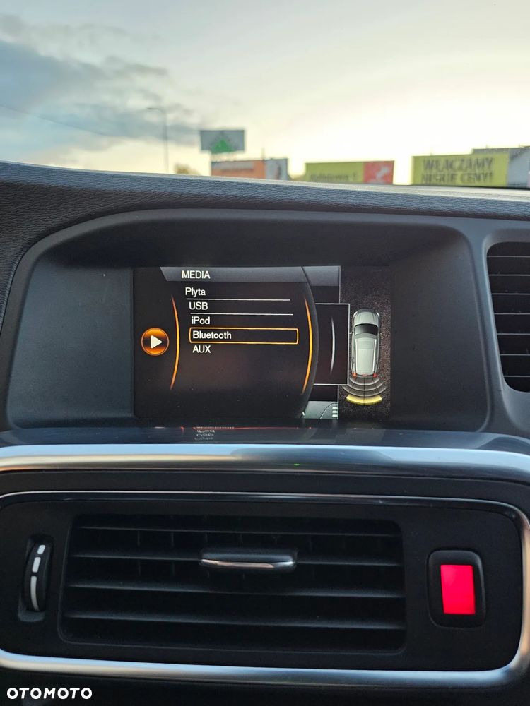 Volvo V60 D4 Momentum - 26