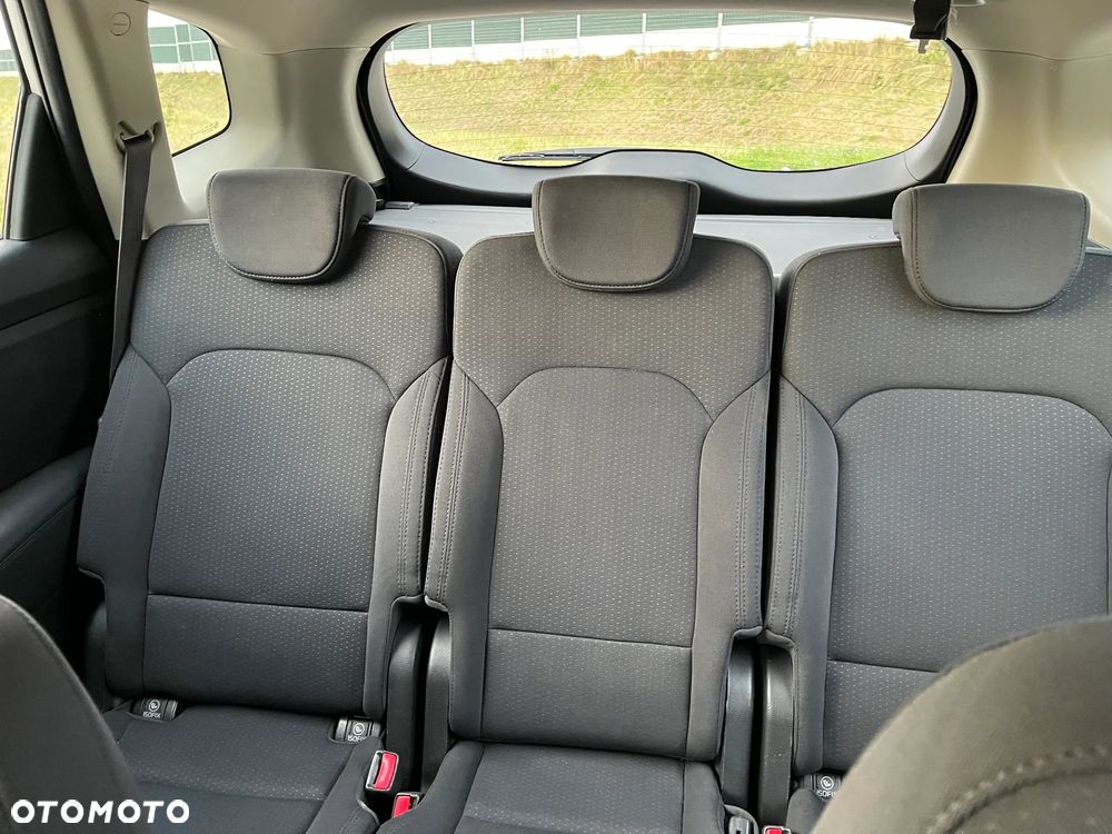 Kia Carens - 17