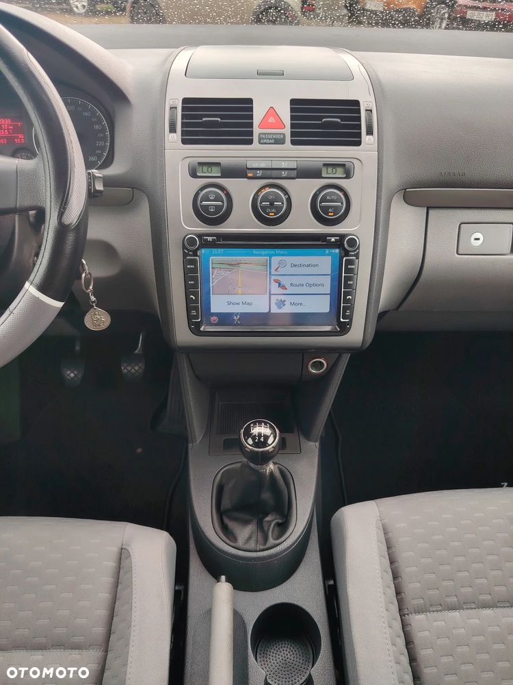 Volkswagen Touran 1.6 Welcome - 11
