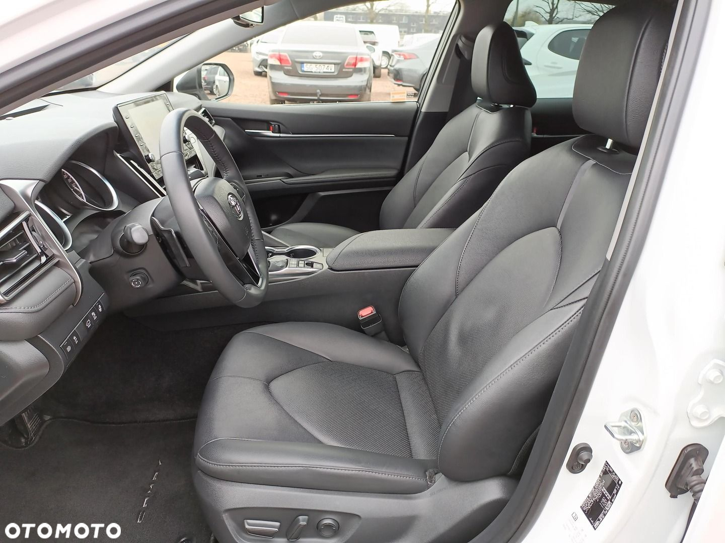 Toyota Camry - 17