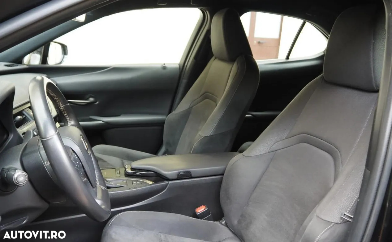 Lexus UX 250h FWD Business - 10