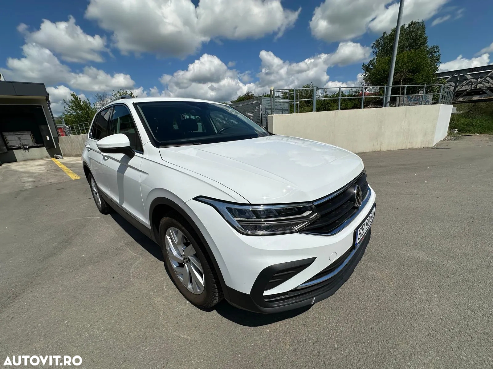 Volkswagen Tiguan - 12