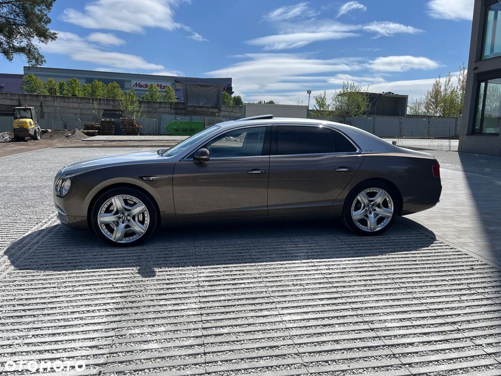 Bentley Flying Spur W12 - 12