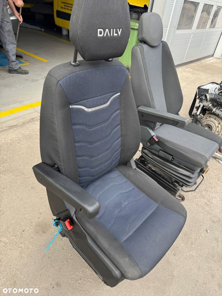 Iveco Daily 35s180 3,0 14-23r fotel lewy pneumatyczny - 3