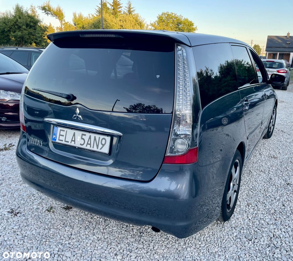 Mitsubishi Grandis 2.4 Inform - 19