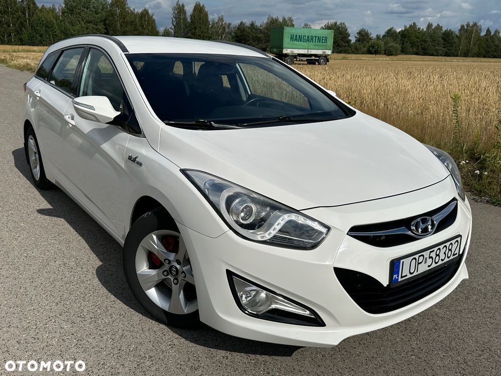 Hyundai i40 Kombi blue 1.6 Family - 21
