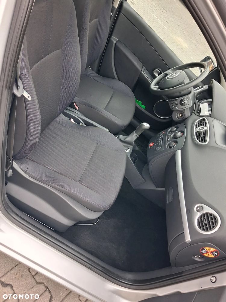 Renault Clio 1.2 16V 75 Night and Day - 14
