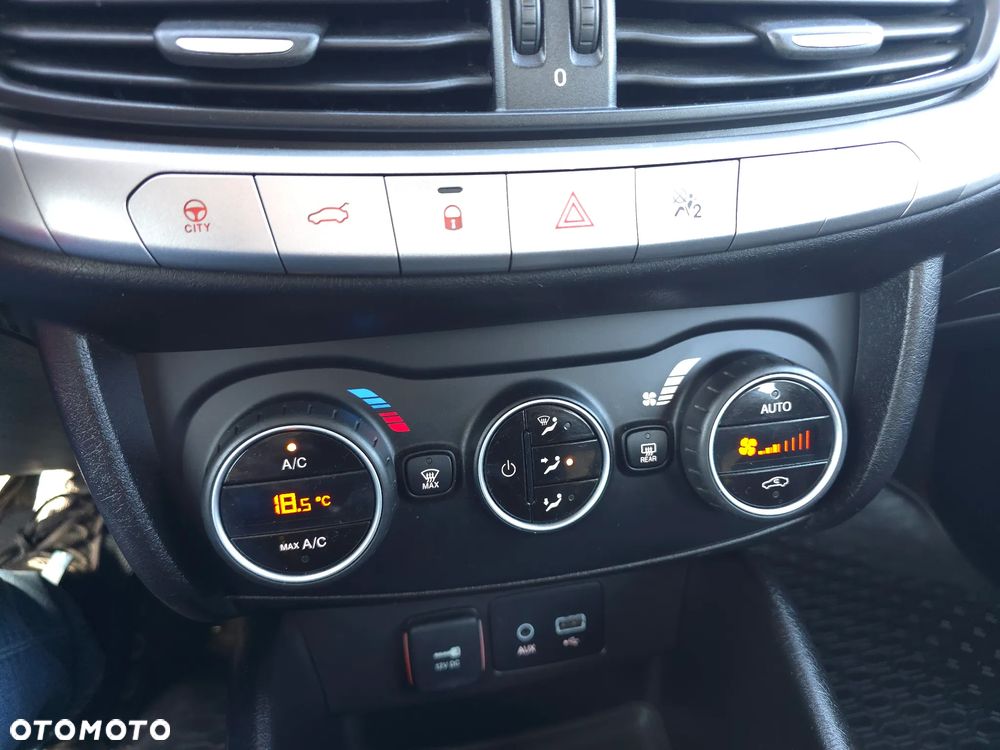 Fiat Tipo 1.6 MultiJet 16v Lounge - 27