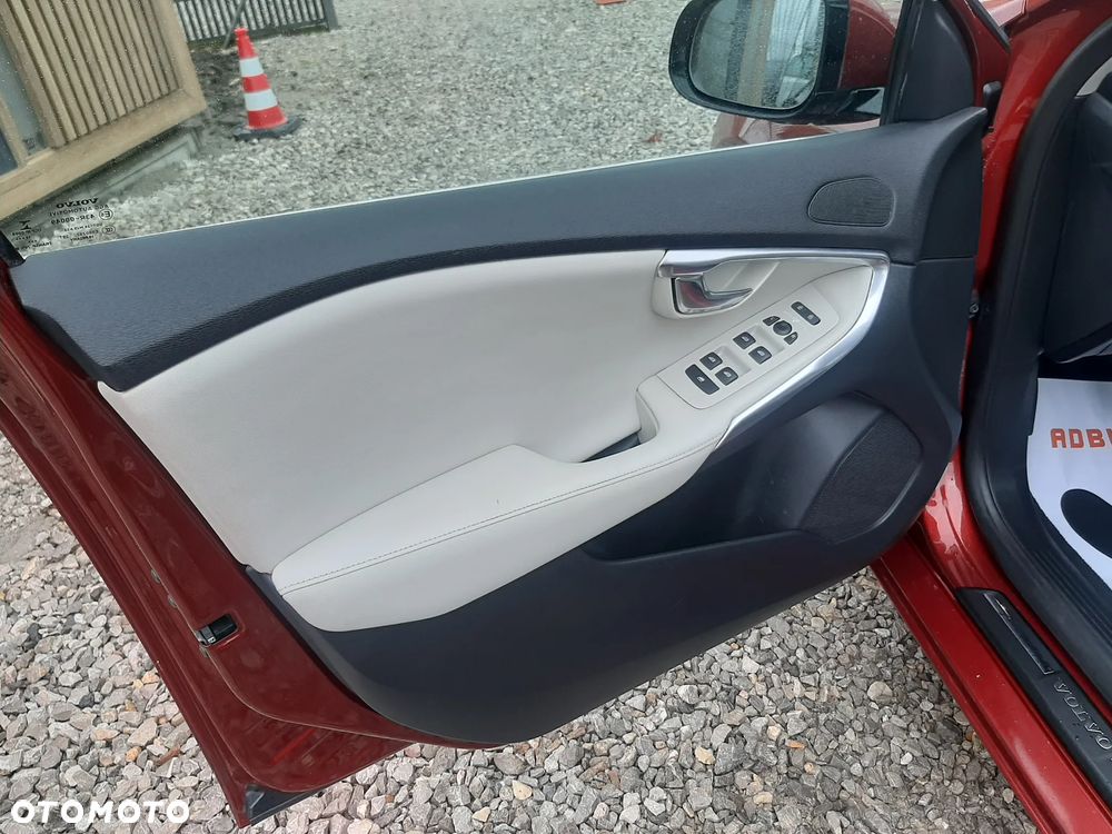 Volvo V40 D2 Summum - 21