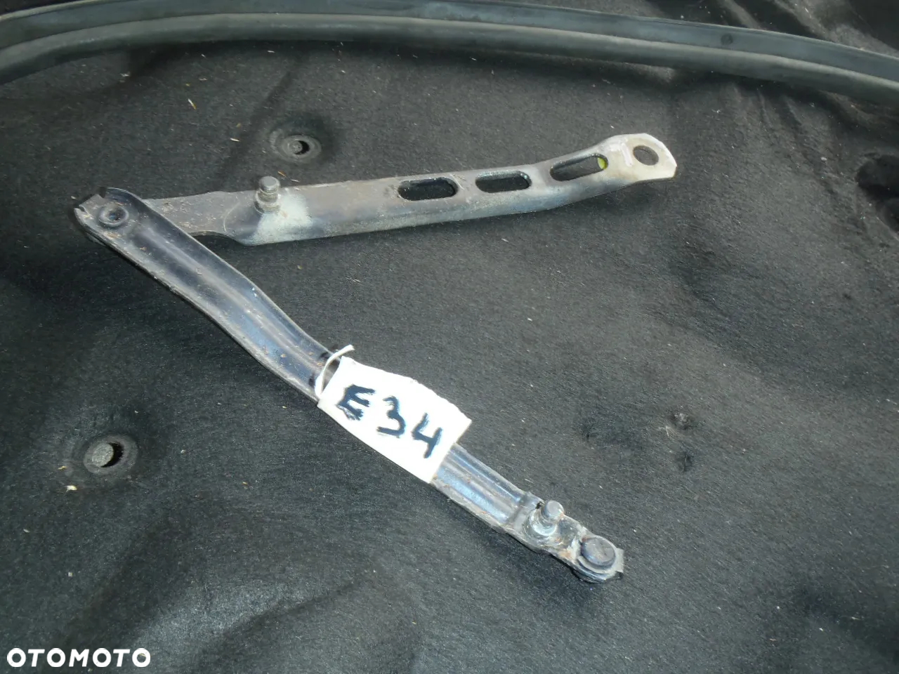 zawias rolka zamek logo uszczelka wyciszenie z maski spryskiwacz  bmw e34 bez rdzy - 8