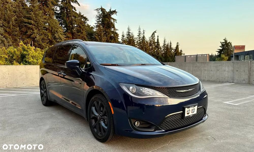 Chrysler Pacifica - 1