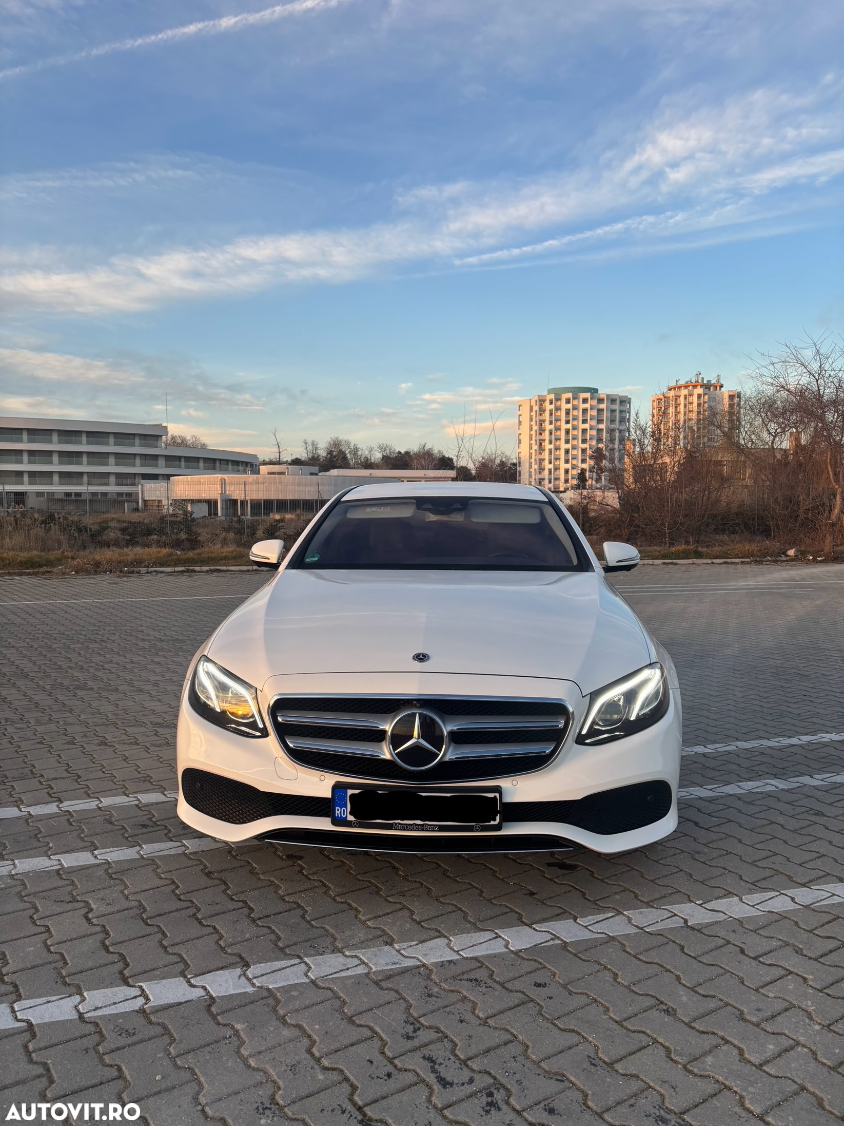 Mercedes-Benz E 220 d 4Matic 9G-TRONIC - 2
