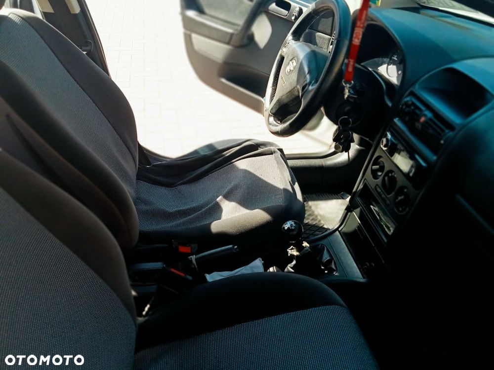 Opel Astra 1.7 CDTI - 11