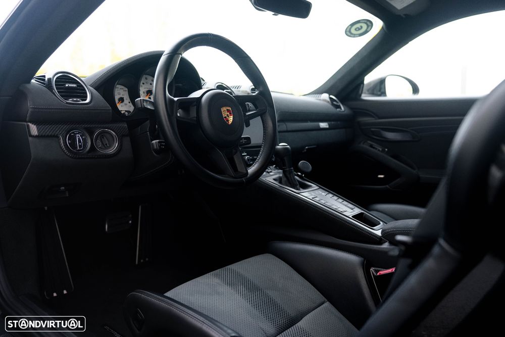 Porsche 718 Cayman GT4 RS - 38