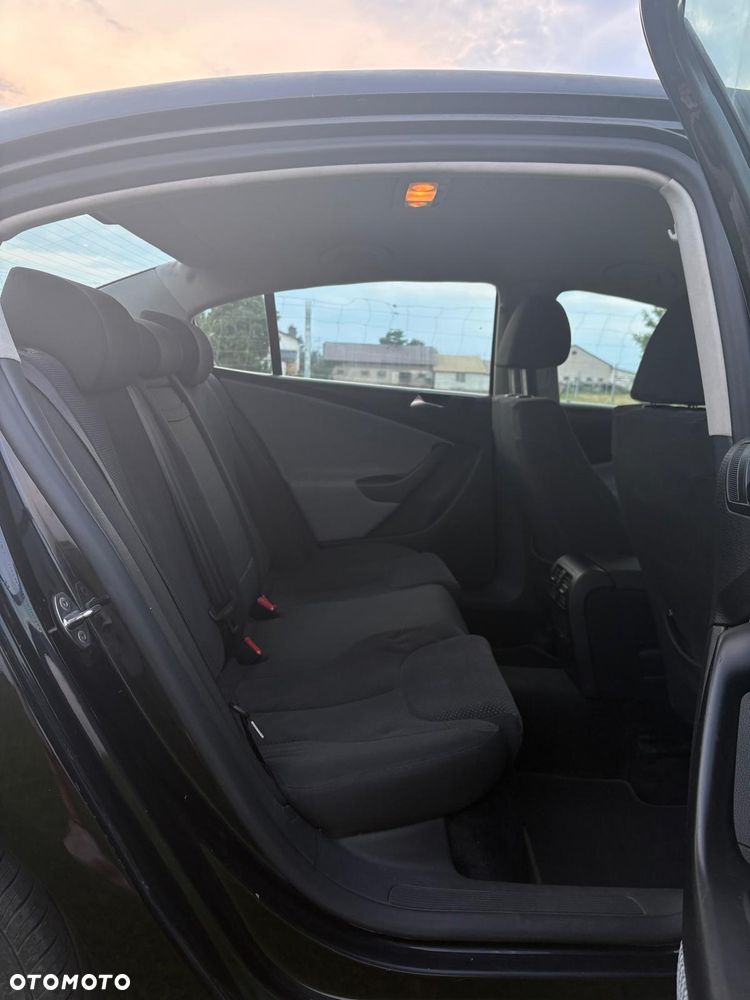 Volkswagen Passat 2.0 TDI Comfortline - 22