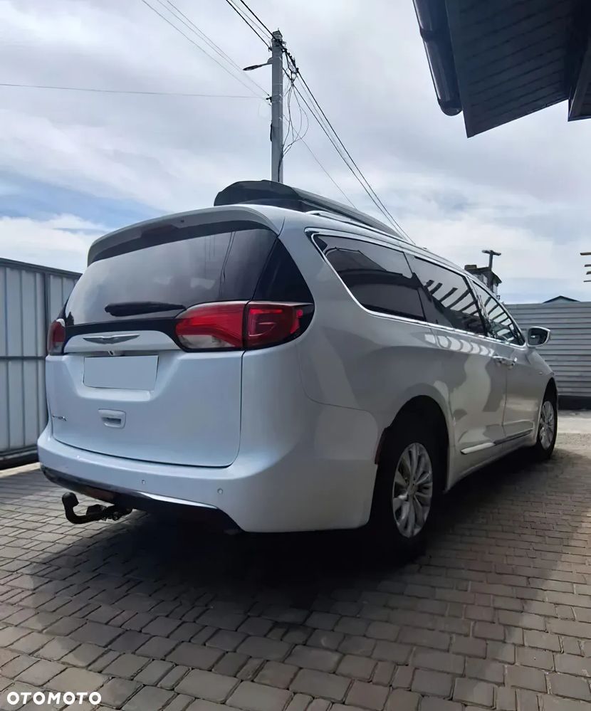 Chrysler Pacifica - 4