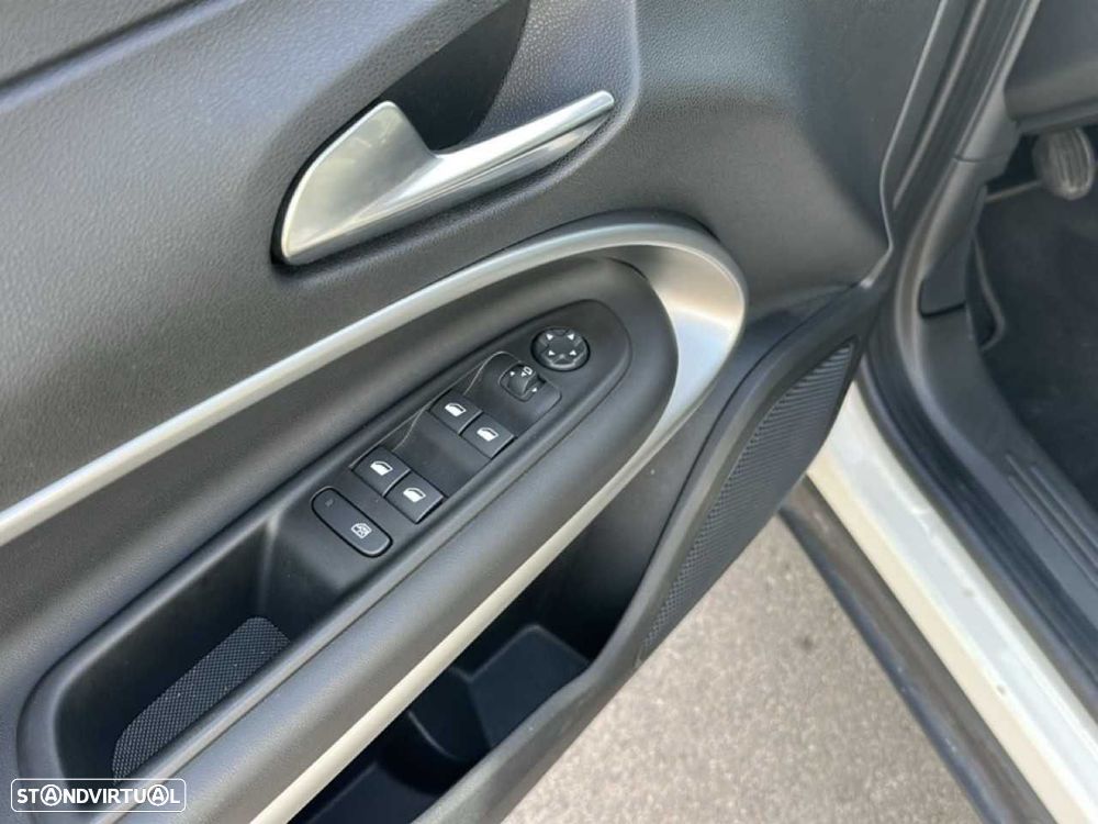 Jeep Avenger 1.2 GSE T3 Summit - 12