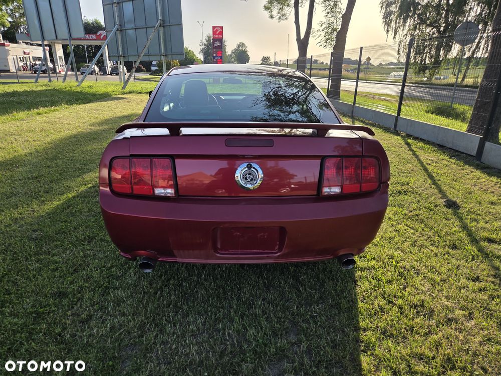 Ford Mustang - 4