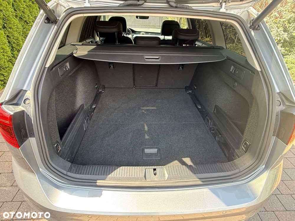 Volkswagen Passat 2.0 TSI Elegance DSG - 24