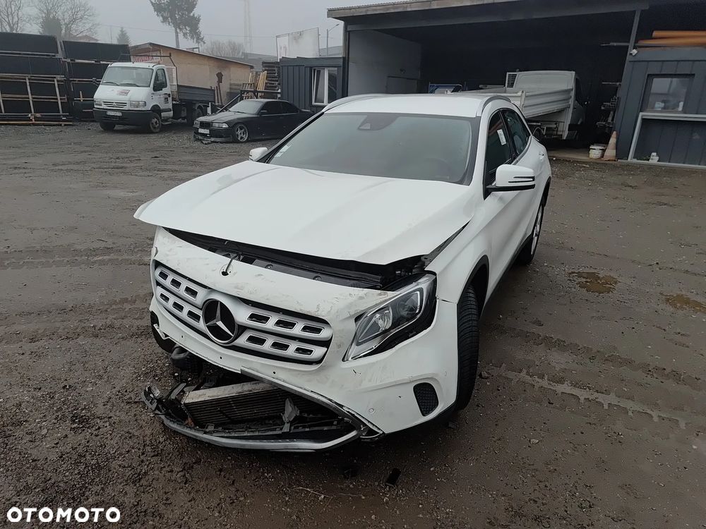 Mercedes-Benz GLA - 3
