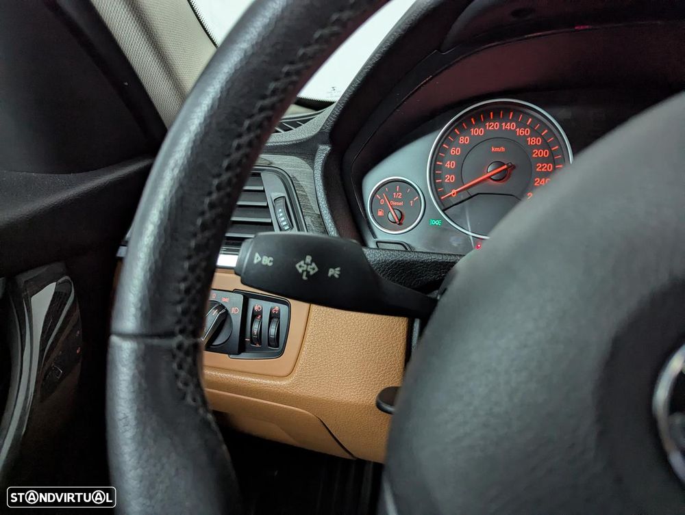 BMW 320 d Auto Line Luxury - 13