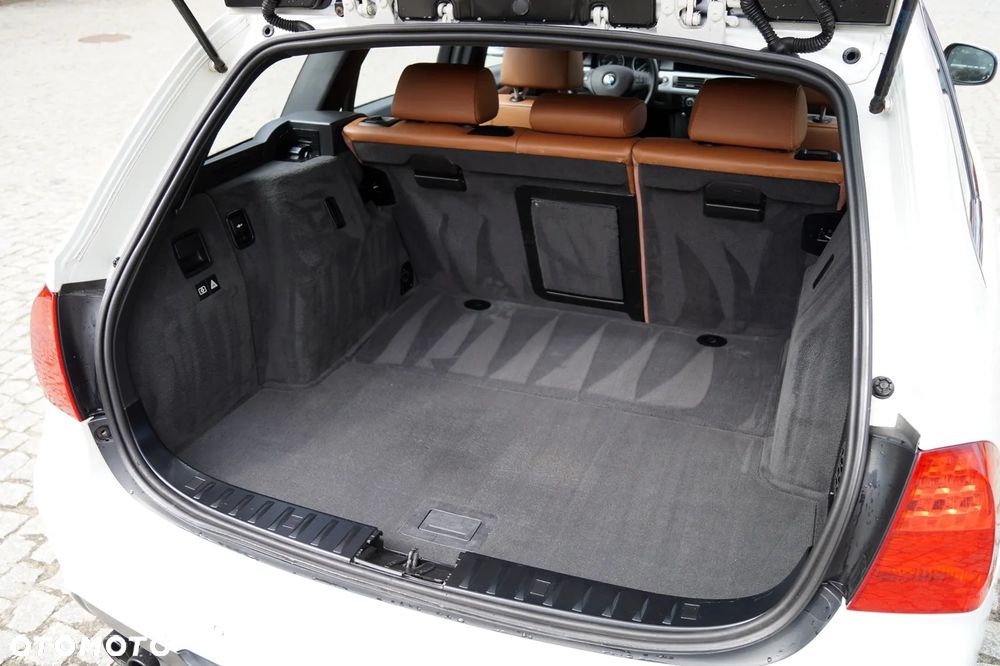 BMW Seria 3 330d DPF Edition Sport - 26