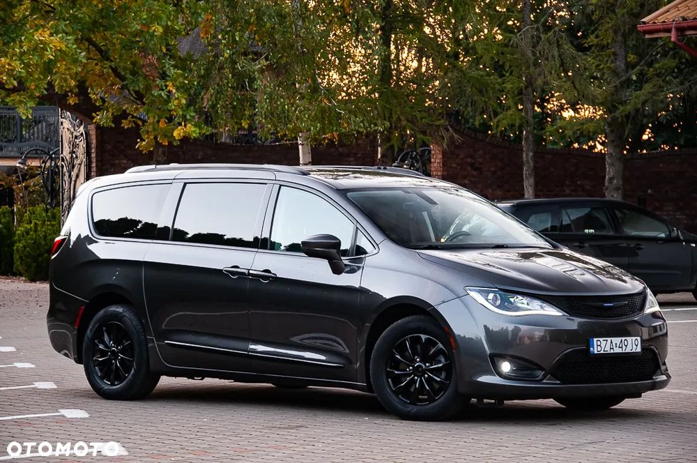 Chrysler Pacifica - 5