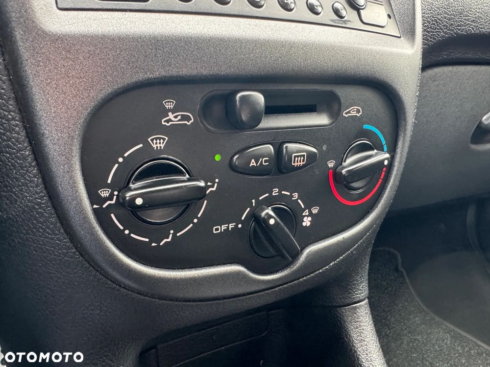 Peugeot 206 110 JBL - 24