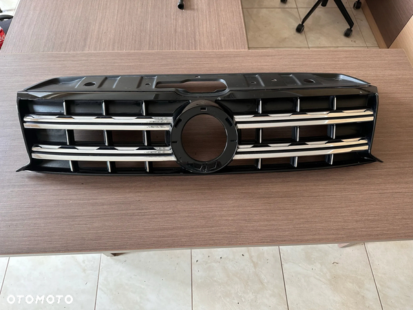 Grill Atrapa VW Amarok 2H6853651B 2H6853653