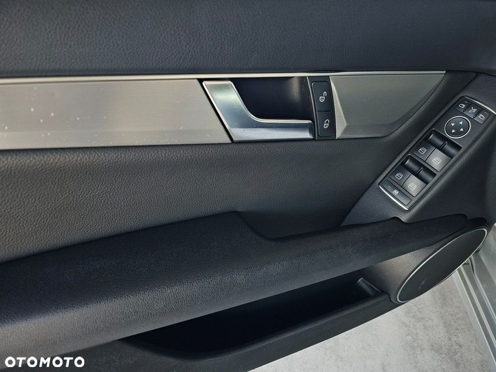 Mercedes-Benz Klasa C 200 Avantgarde Edition - 15