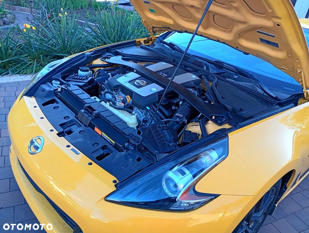 Nissan 370 Z - 12
