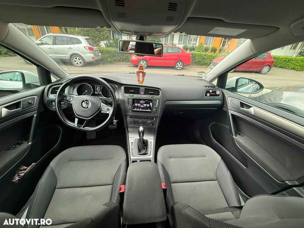 Volkswagen Golf - 10