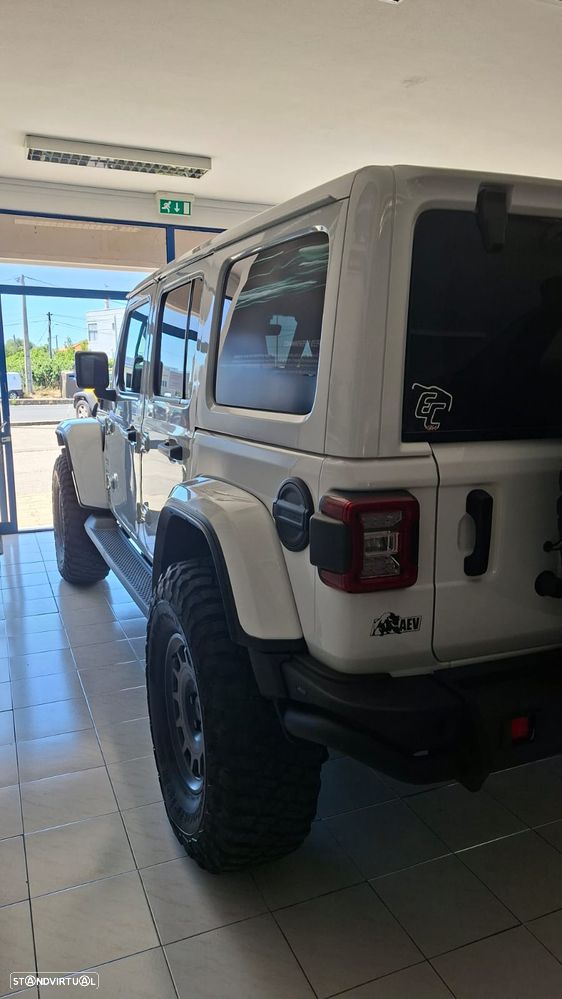 Jeep Wrangler - 11