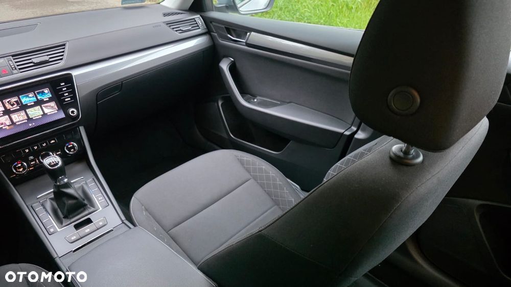 Skoda Superb 2.0 TDI SCR Ambition - 15