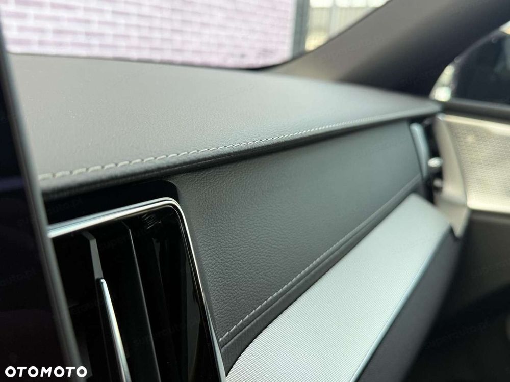 Volvo XC 60 T8 Plug-In Hybrid AWD Ultra Black Edition - 16
