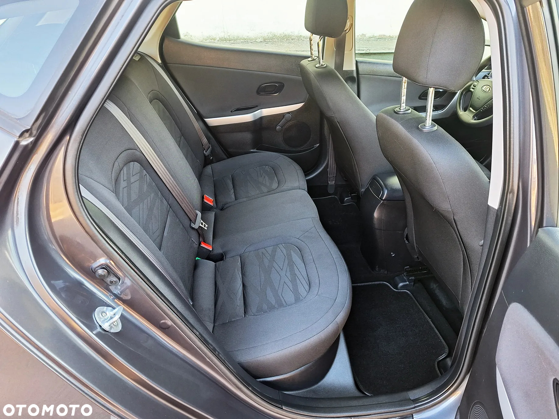 Kia Ceed - 32